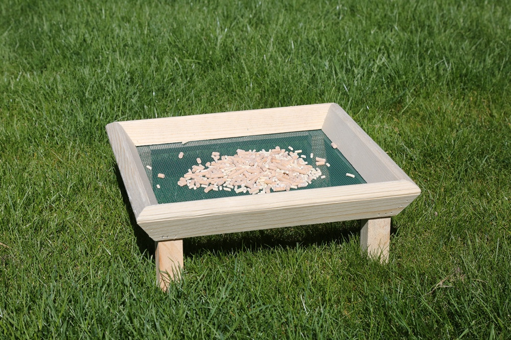ground feeding table